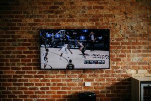 advertising on broadcast tv versus cable tv advertising